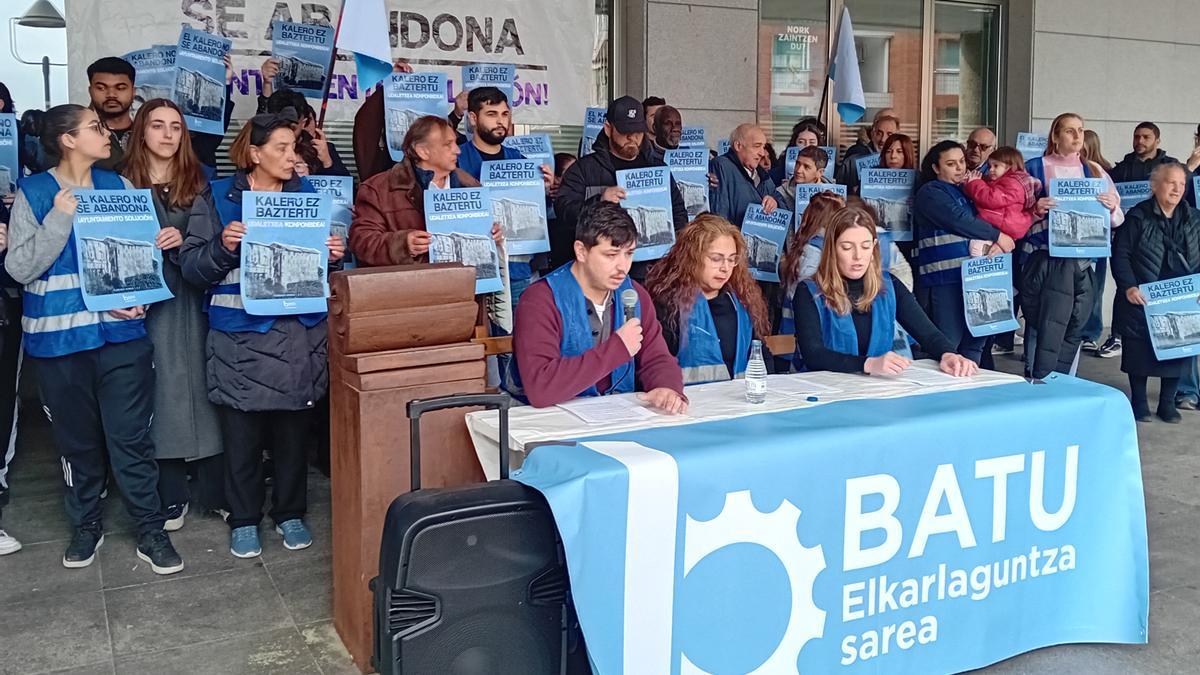 Vecinos afectados por el incendio de El Kalero en rueda de prensa junto al Sindicato BATU