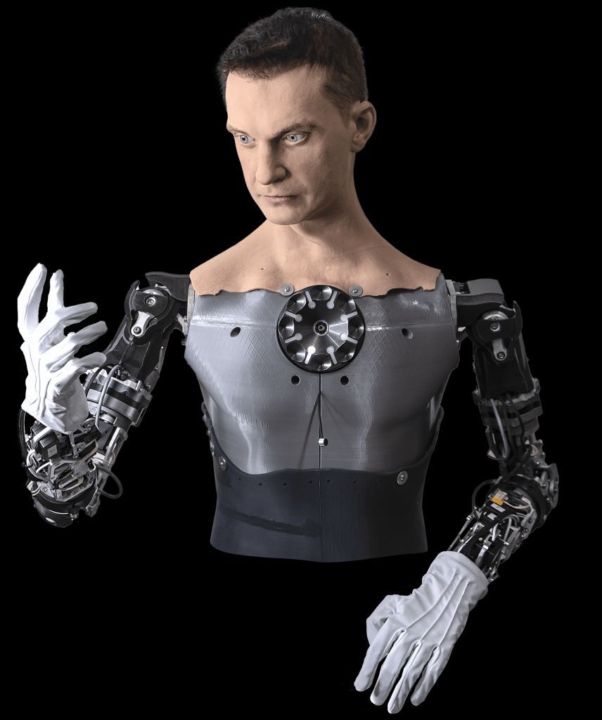 Robo-C2, robot humanoide que puede adoptar la apariencia de cualquier persona.