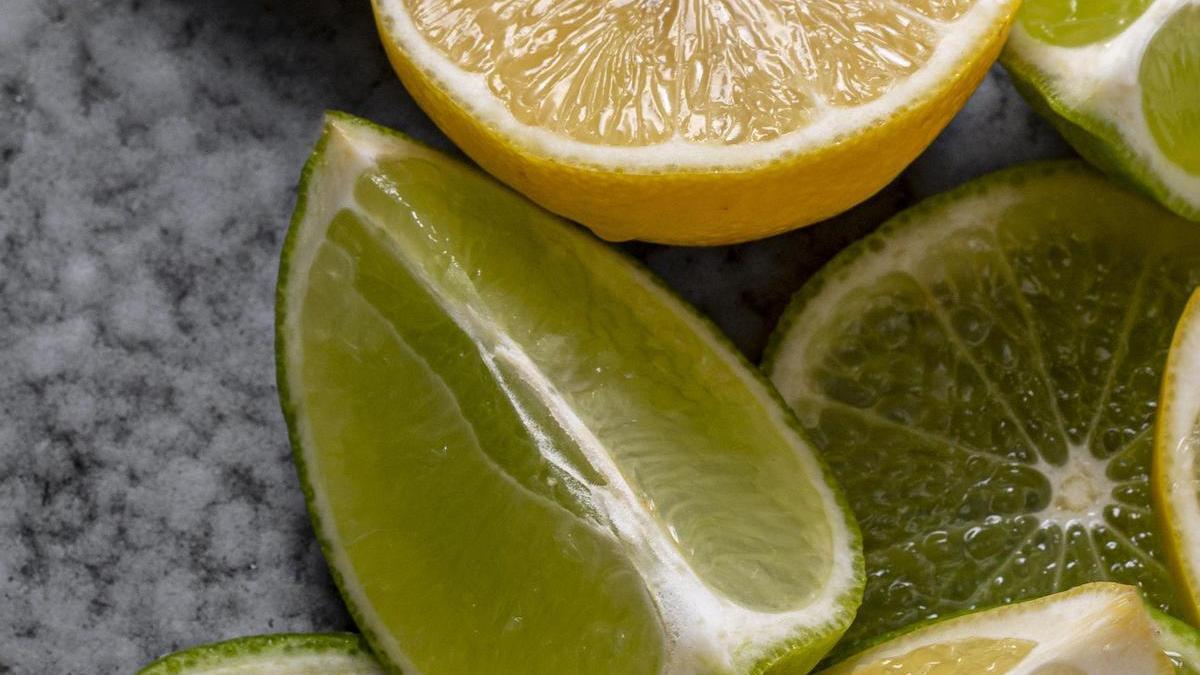 Pebanadas planas de lima y limon