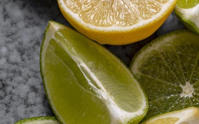 Pebanadas planas de lima y limon