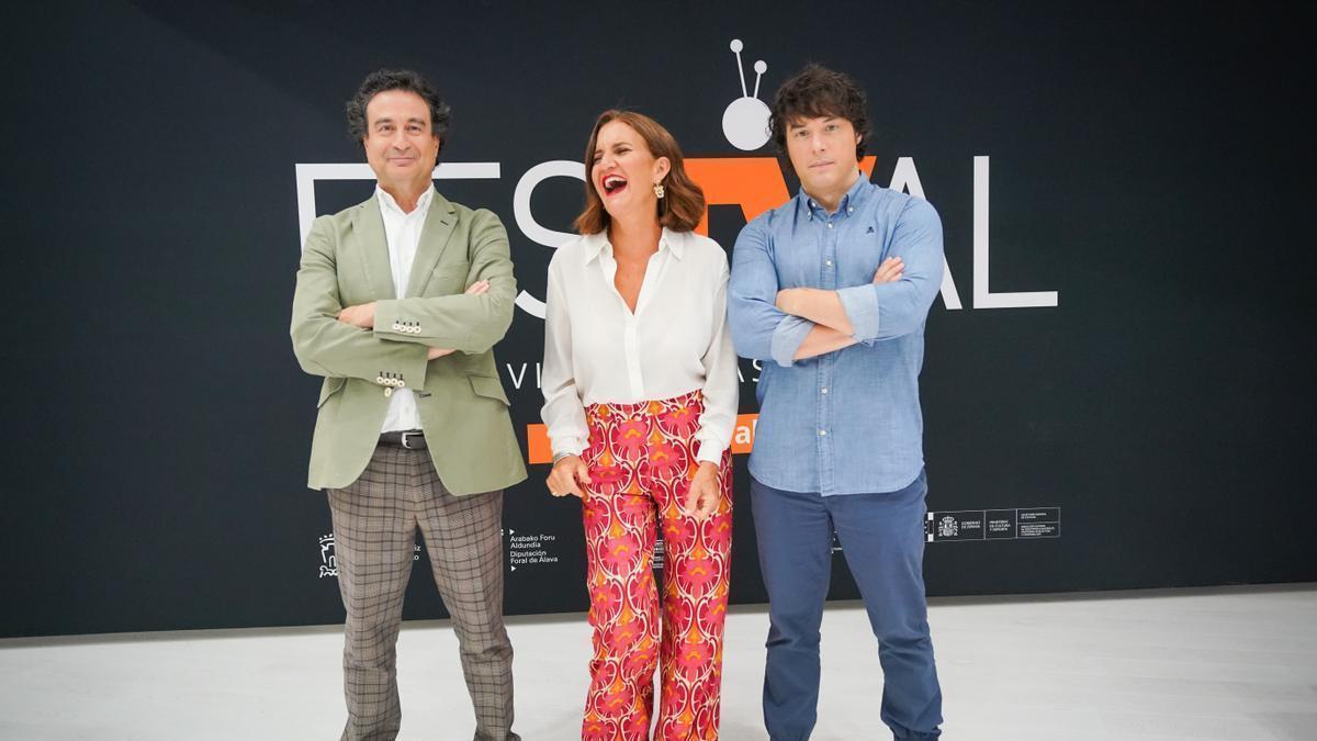 Pepe Rodríguez, Samantha Vallejo-Nágera y Jordi Cruz durante la presentación en el FesTVal.