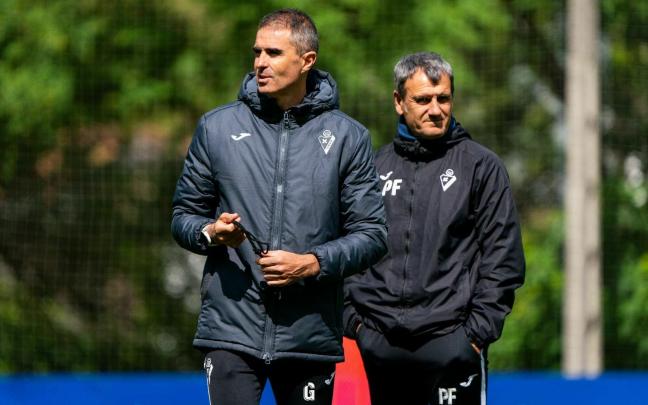 Gaizka Garitano y Patxi Ferreira abandonan la disciplina azulgrana. FOTO: www.sdeibar.com Gaizka Garitano y Patxi Ferreira abandonan la disciplina azulgrana. FOTO: www.sdeibar.com