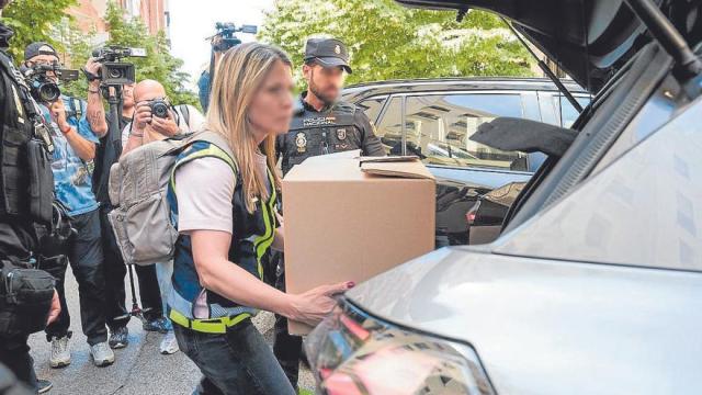 La UDEF registra la oficina del expresidente tras darse a conocer la decisión del juez Calama.