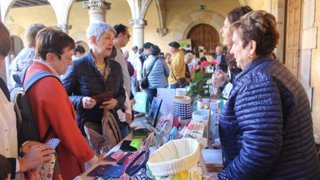 La exposición de artesanía en una pasada edición del Herri Eguna.