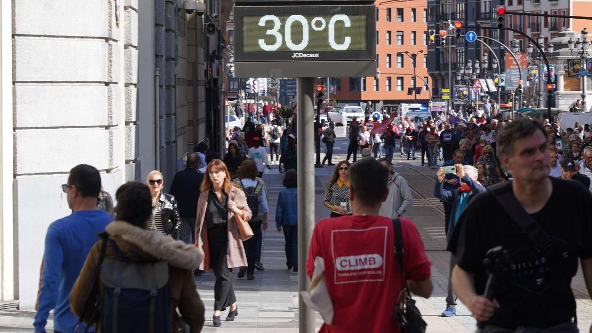 Los termómetros en Bilbao han alcanzado los 30 grados en Bilbao