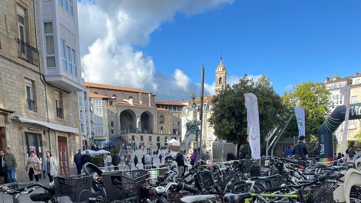 Gasteizek 30 bizikleta elektriko gehiago eta zortzi estazio berri izango ditu mailegu sistema berrian.