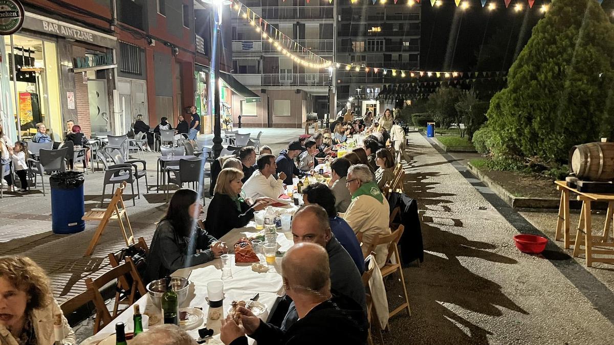 Cena popular de las fiestas de Beraun.