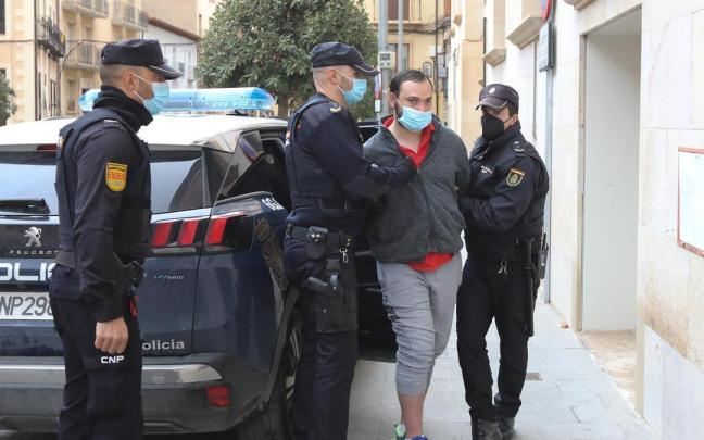 Imagen de archivo de Pedro Lozano Giménez, el 'Rambo de Requena', siendo trasladado.