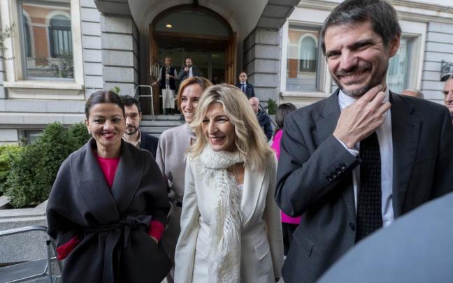 Yolanda Díaz y el resto de ministros de Sumar, en el acto por la Constitución