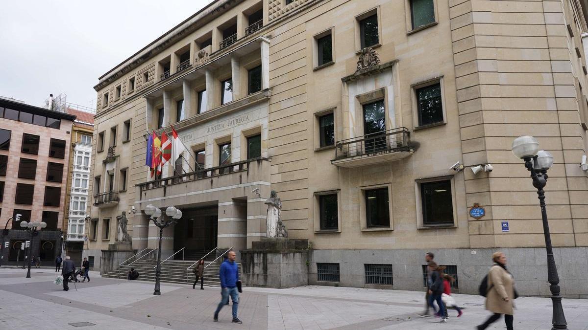 El Tribunal Superior de Justicia del País Vasco ha anulado la exigencia del euskera en varias contrataciones públicas por considerarla abusiva.