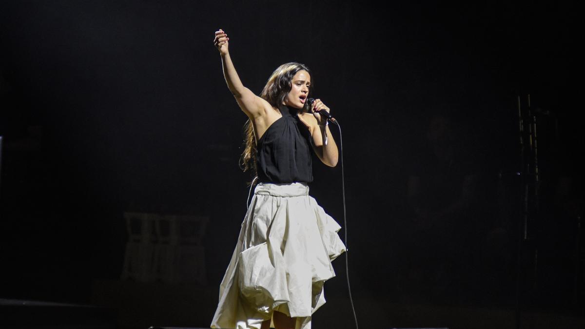La cantante Rosalía durante el Concierto-Manifiesto x Palestina en el Palau Sant Jordi