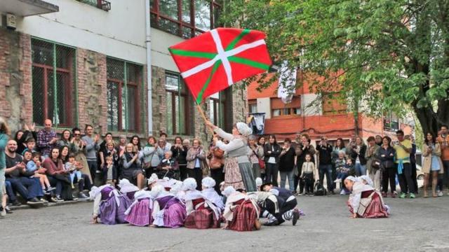 Dantzas en las fiestas de Gardea en Laudio.