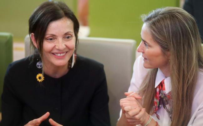 Nevenka Fernández, con la vicepresidenta tercera y ministra para la Transición Ecológica y el Reto Demográfico, Sara Aagesen