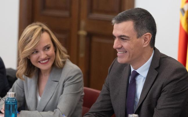 Pedro Sánchez y Pilar Alegría durante la reunión del Consejo Escolar del Estado.