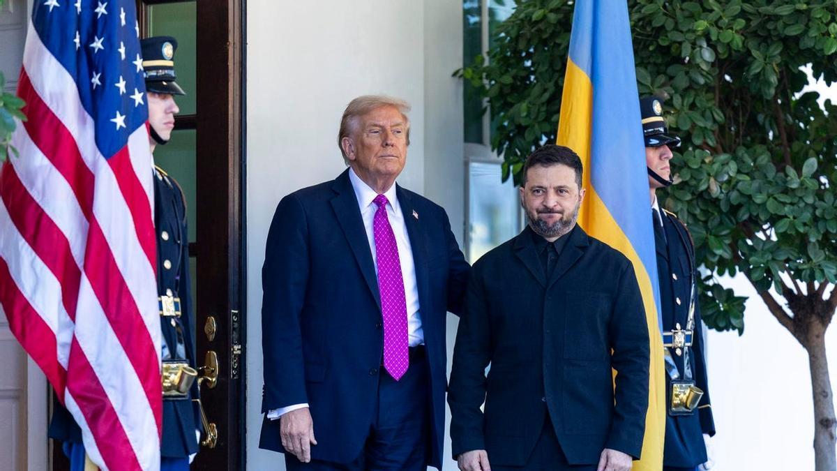 Donald Trump y Volodimir Zelenski, a las puertas de la Casa Blanca