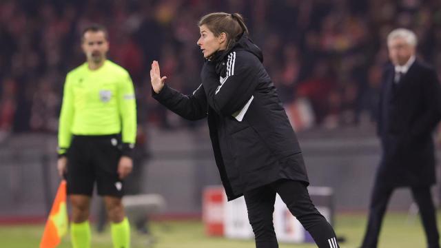 Marie-Louise Eta da instrucciones durante un partido del Union Berlin en la Champions League, ante el Real Madrid.