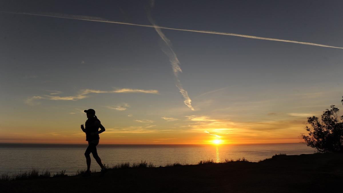 Ageriko aldaketa hormonaletatik harago, badira ondorio isilak, askotan oharkabean pasatzen direnak… jada berandu den arte. Horietako bat hezur-masa galtzea da.