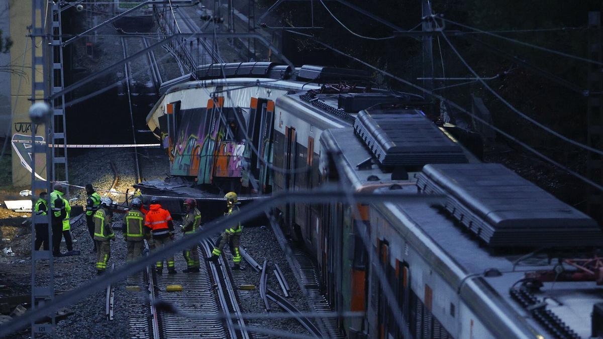 Un muerto y 37 heridos al chocar un tren con un muro caído a la vía en Gelida