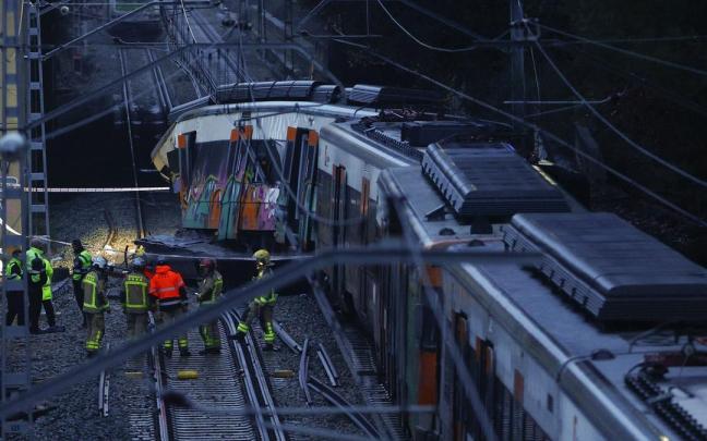 Un muerto y 37 heridos al chocar un tren con un muro caído a la vía en Gelida