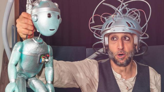 David Taboada representando Kay Robot
