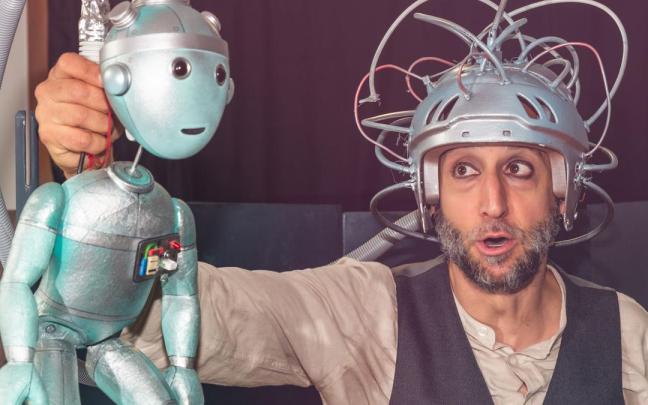 David Taboada representando Kay Robot