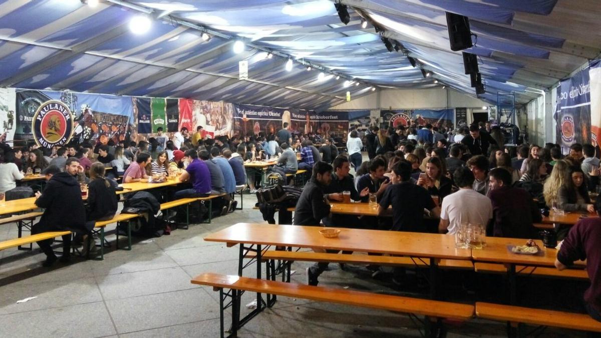Interior de la carpa de la Feria de la Cerveza el año pasado.