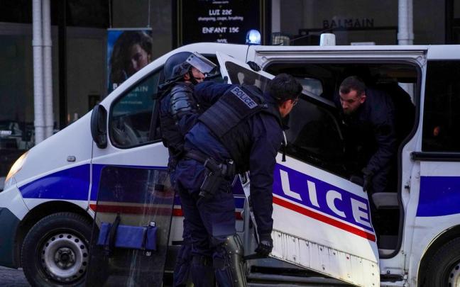 Imagen de archivo de varios agentes de policía franceses.