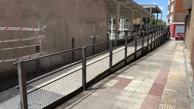 La actual rampa ha sido demolida para situarla al otro lado de la escalera que da acceso a Golifar y La Ralera / E.Z. La actual rampa ha sido demolida para situarla al otro lado de la escalera que da acceso a Golifar y La Ralera