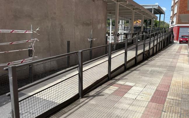 La actual rampa ha sido demolida para situarla al otro lado de la escalera que da acceso a Golifar y La Ralera / E.Z. La actual rampa ha sido demolida para situarla al otro lado de la escalera que da acceso a Golifar y La Ralera