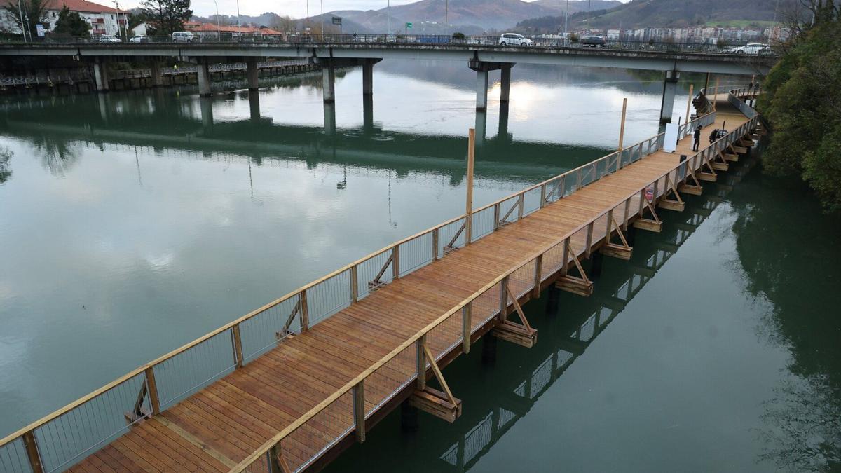 Foto de la recién estrenada pasarela de Pierre Loti, a la que daría continuidad la conexión entre Plaiaundi y Amute.