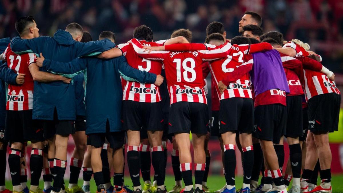 Estampa que dejó el equipo rojiblanco tras el duelo del domingo ganado frente al Betis. / ATHLETIC CLUB