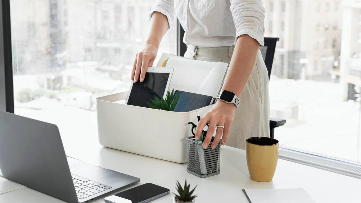 Una empleada en su espacio de trabajo