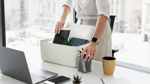 Una empleada en su espacio de trabajo