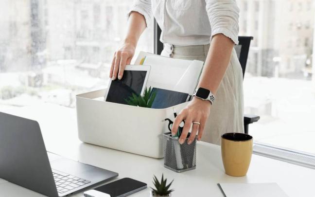 Una empleada en su espacio de trabajo