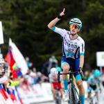 Pello Bilbao, vencedor, dedica la victoria a Gino Mäder.