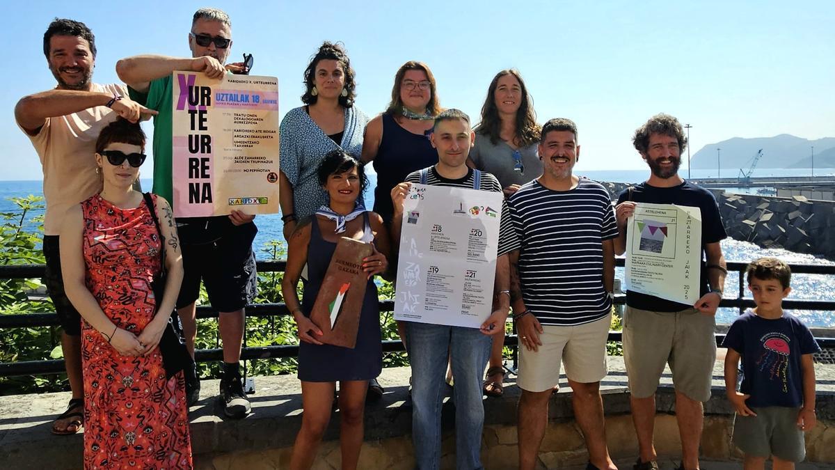 El gesto de Bermeo une tradición y solidaridad.