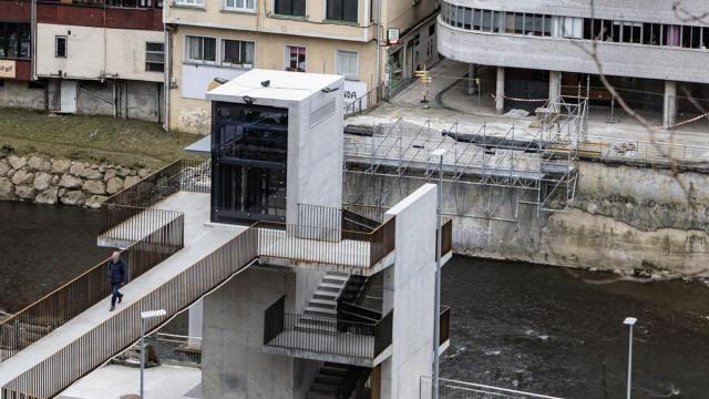 La instalación del puente se incluye en una reurbanización de la zona que contempla rampas, escaleras y ascensores para mejorar la accesibilidad entre Urazandi y el casco urbano / Aitor La instalación del puente se incluye en una reurbanización de la zona que contempla rampas, escaleras y ascensores para mejorar la accesibilidad entre Urazandi y el casco urbano
