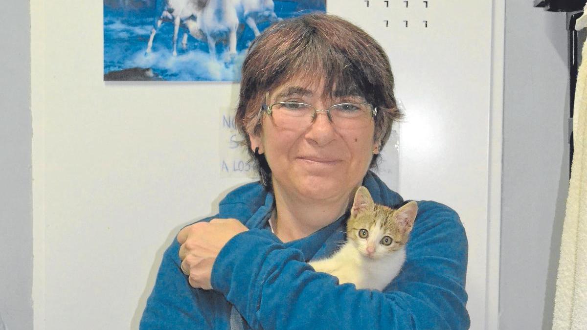 Sonia González Gil con un gatito.