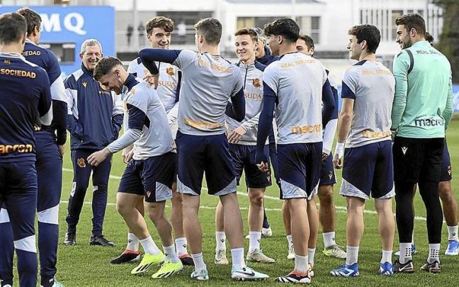 Los jugadores del primer equipo de la Real, durante un entrenamiento en Zubieta. / R.S.