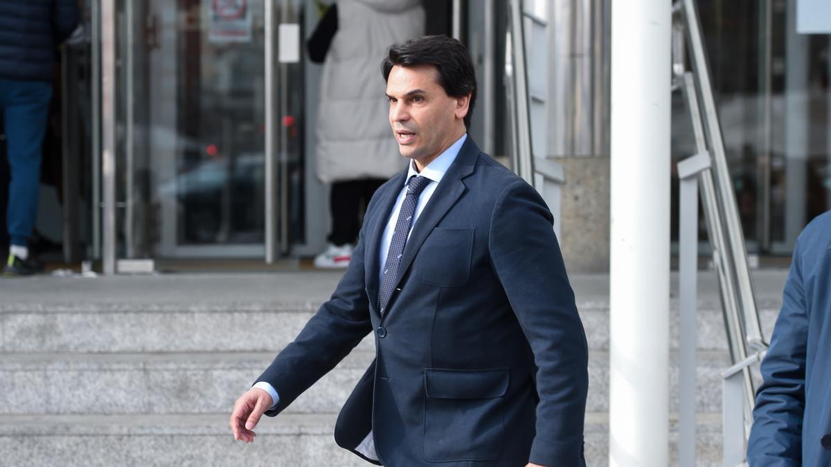La pareja de la presidenta de la Comunidad de Madrid, Alberto González Amador, sale de declarar a los juzgados de Plaza de Castilla.