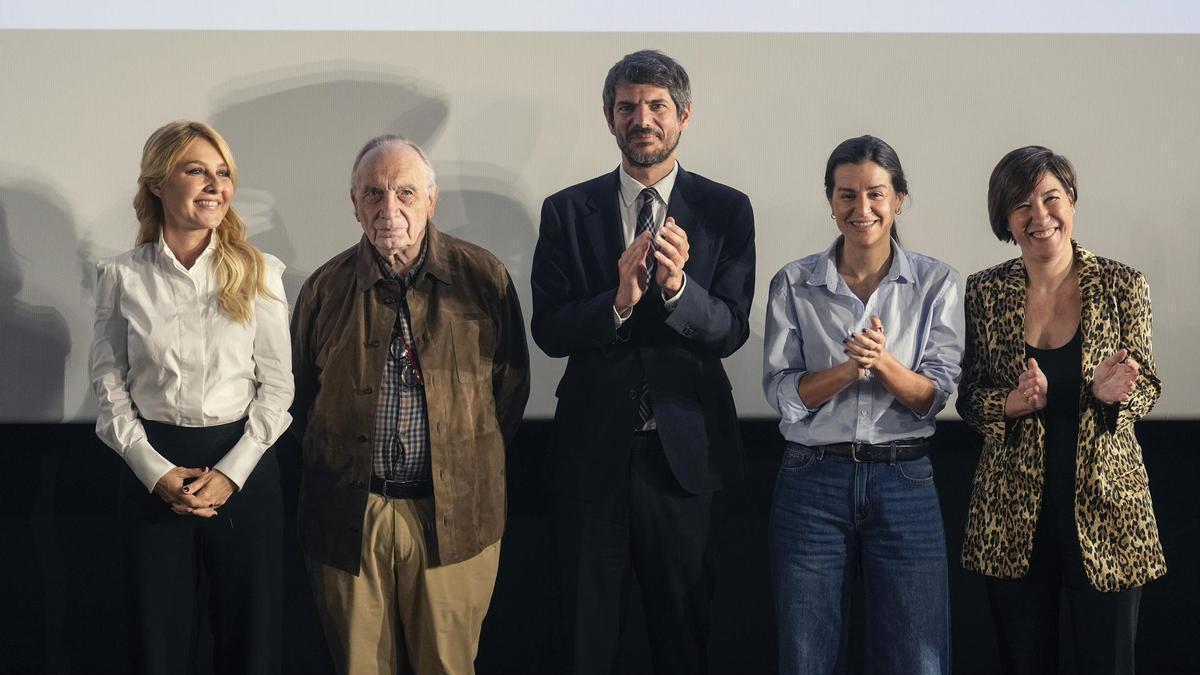 El ministro de Cultura, Ernest Urtasun, junto al presidente de la Academia de Cine, Fernando Méndez-Leite (2i); Mar Rojo, representante del Observatorio de Igualdad de Género en el ámbito de la Cultura y vicepresidenta de MIN (Mujeres de la