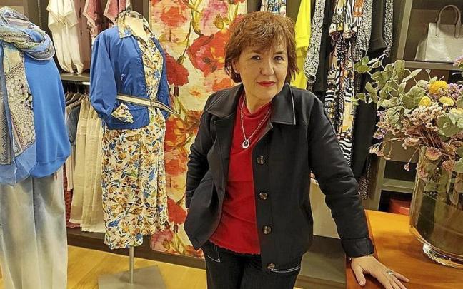 Itziar Laskurain, en su tienda de Zumarraga.