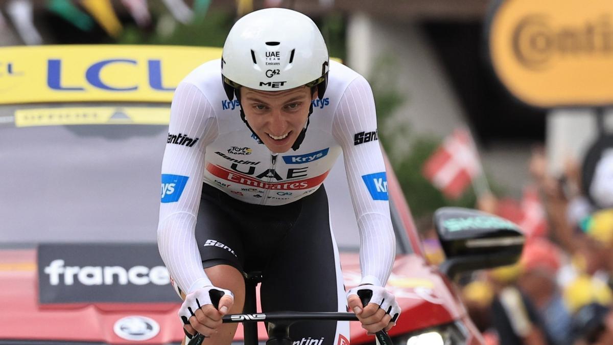 Pogacar, con el rostro desencajado.