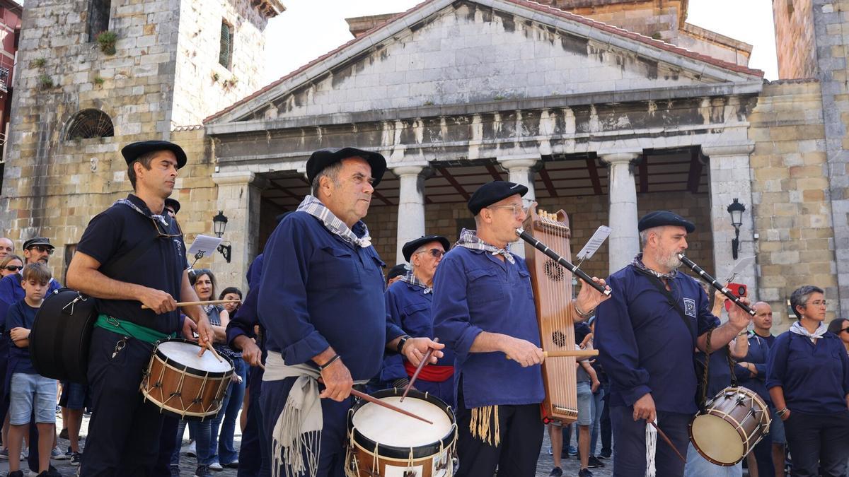 Madalenas en el Ayutamiento de Bermeo.