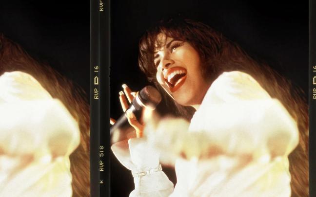 Selena Quintanilla en el documental 'Selena y los dinos'.