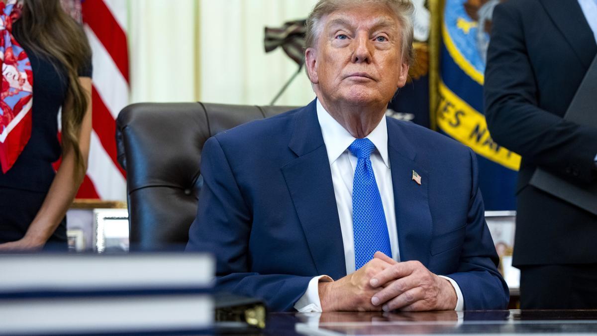 El presidente de EE.UU., Donald Trump, durante la firma del decreto por el que se revisan las recomendaciones sobre la vacunación infantil.