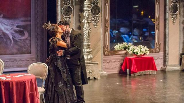 Escena la la ópera 'La Traviata' de Ópera 2001.