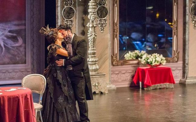 Escena la la ópera 'La Traviata' de Ópera 2001.