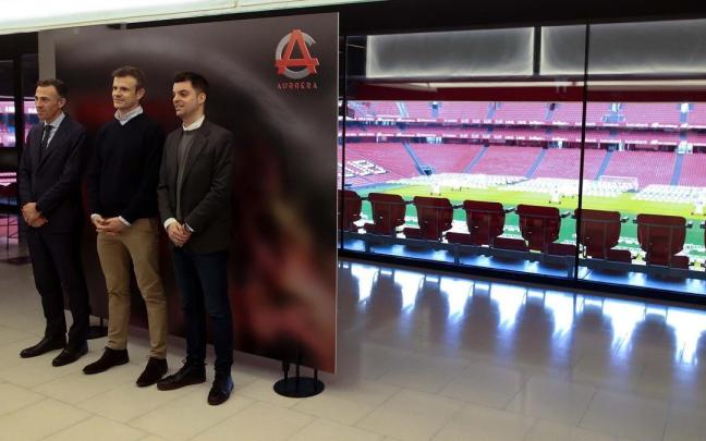 Jon Uriarte, junto a Jon Berasategi y Mikel González, este viernes en San Mamés