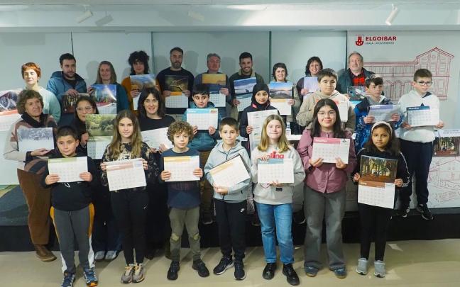 Entrega de los premios a los galardonados en los concurso de fotogafía y dibujos.